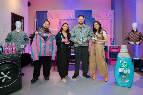 Rinso x OTHMAN Bikin Baju Bernoda Jadi Fashion Statement, Kok Bisa?