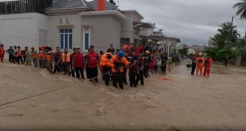 Banjir Rendam Padang, Ratusan Warga Terdampak dan Puluhan Dievakuasi