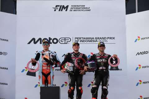 Erick Thohir Serahkan Trofi Juara MotoGP Mandalika kepada Bezzecchi, Media Italia Ikut Menyorot