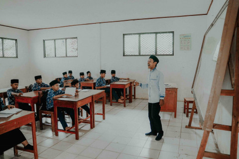 Bahasa Inggris Jadi Mapel Wajib di MI pada 2027, Madrasah Perlu Siapkan Hal Ini