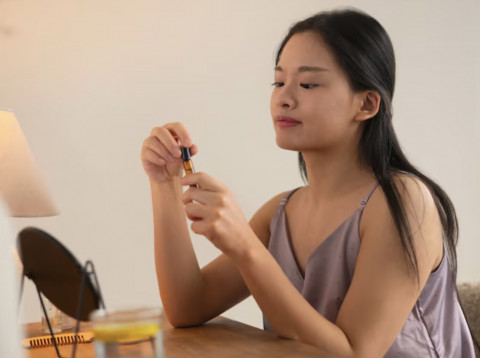 5 Rekomendasi Moisturizer Retinol untuk Usia 30 Tahun ke Atas