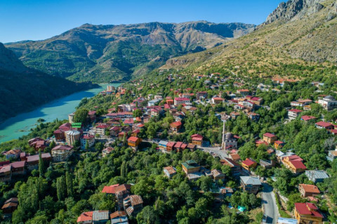 Bukan Sekadar Estetik: Erzincan, Destinasi Turkiye Buat Kamu yang Haus Adrenalin & Ketenangan