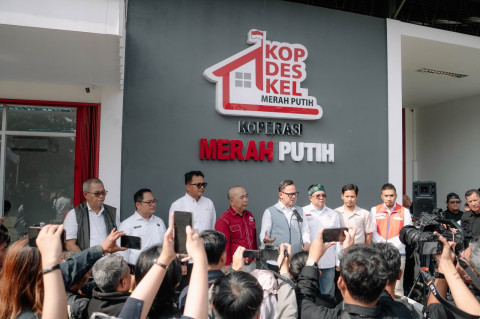 Dekatkan Layanan ke Desa, PLN dan Wamendagri Dorong Transaksi Listrik Mudah Lewat KDKMP di Jawa Barat