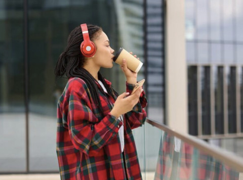 Kopi, Camilan, Musik: Cara Nikmatin Hidup Tanpa Boros