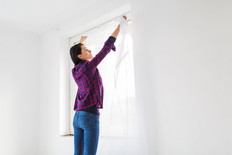 Gorden vs Roller Blinds, Mana yang Lebih Cocok untuk Rumah?