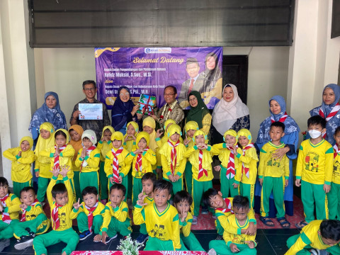 Cinta Buku Dimulai dari TK, Badan Bahasa Salurkan  Bantuan ke TKIT Syiarul Islam Tegal