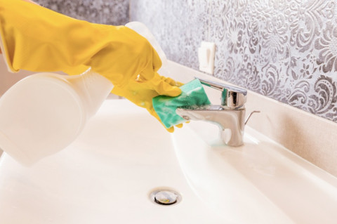 3 Bahan untuk Hilangkan Lumut di Kamar Mandi