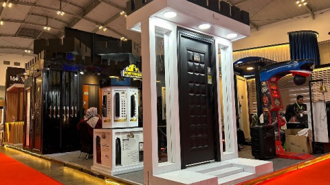 Pintu Baja hingga Panel Dekoratif, Pilihan Material untuk Hunian Modern