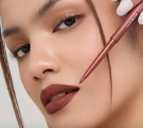 Anti-Bleber! 5 Lip Liner Lokal Ini Bikin Makeup Tetap Standout!