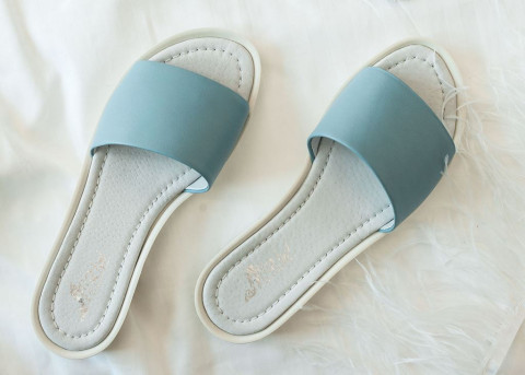 Ini Kriteria Alas Kaki yang Tepat Saat Moms Alami Kaki Bengkak Saat Hamil