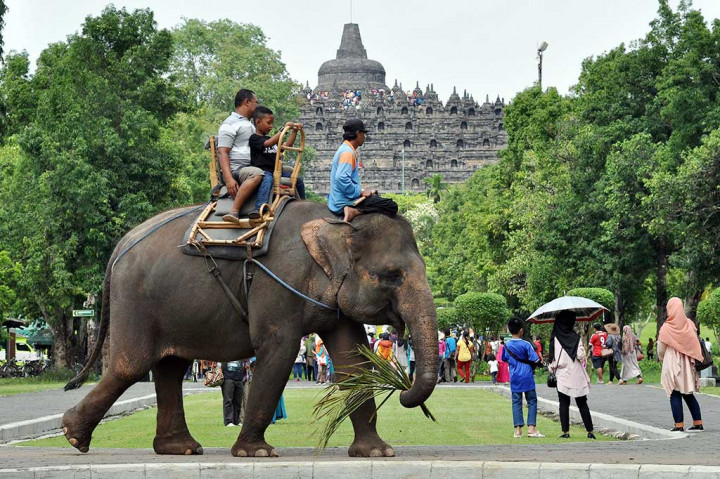 Libur Panjang Taman Wisata Candi Borobudur Dipadati Pengunjung