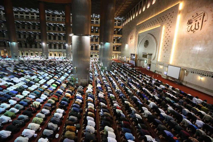Jokowi Salat Tarawih di Masjid Istiqlal