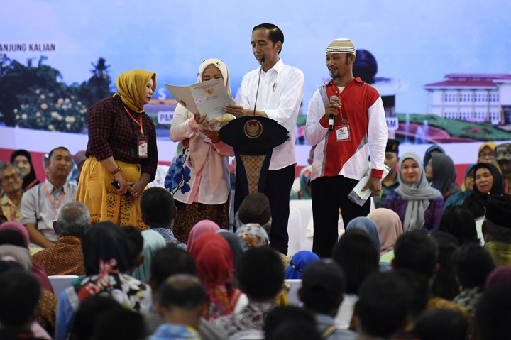Jokowi Bagikan 2.500 Sertifikat Tanah ke Warga Babel