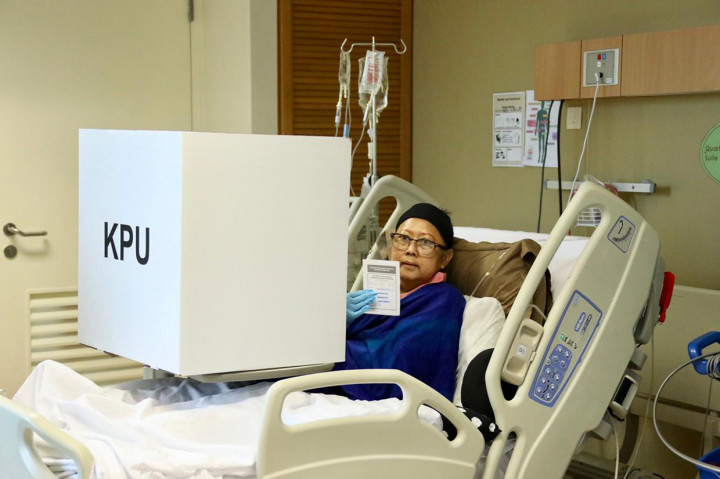 Momen SBY Ikut Nyoblos di Singapura