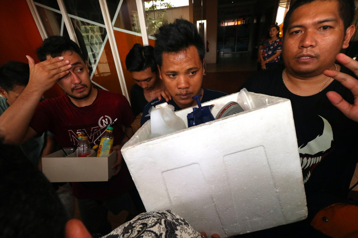Polisi Gerebek Tempat Pembuatan Ganja Sintetis di Surabaya
