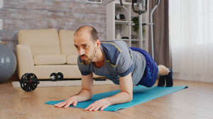 Perkuat Otot Perut, Ini 3 Manfaat Lakukan Plank secara Rutin