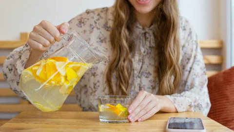 Segar dan Sehat, Ini 5 Manfaat Infused Water Bagi Tubuh
