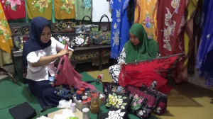 Keren! Ibu Rumah Tangga  Asal Sidoarjo Produksi Baju dan Tas hingga ke Luar Negeri