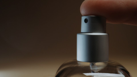 Enggak Sembarangan! Ini 5 Spot Terbaik Spray Parfum Biar Wangi Nempel Terus