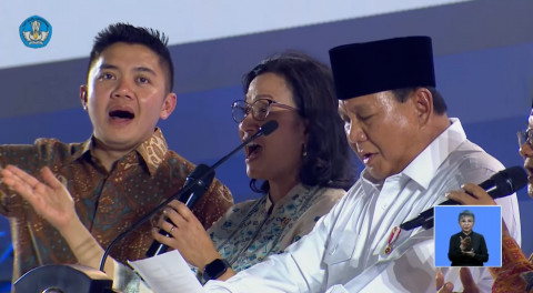 Bikin Haru! Presiden Prabowo Ajak Menteri hingga Mayor Teddy Nyanyi Bareng di Hari Guru