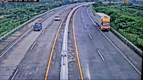 Detik-detik Truk Meluncur Mundur di Tol Malang