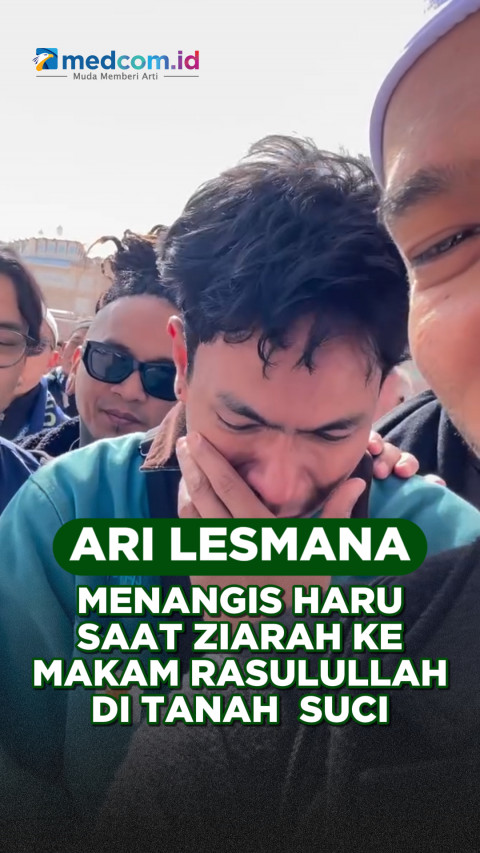 Tangis Haru Ari Lesmana saat Ziarah ke Makam Rasulullah di Tanah Suci