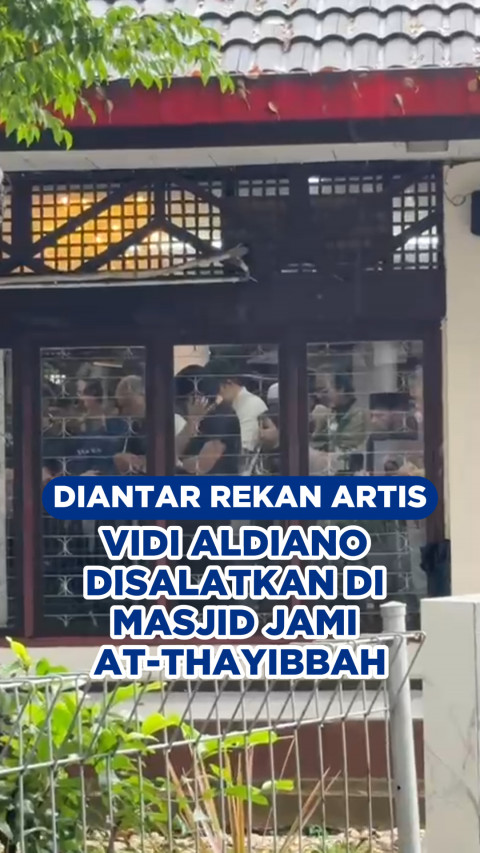 Diantar Rekan Artis, Vidi Aldiano Disalatkan di Masjid Jami At-Thayibbah.