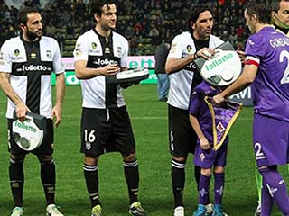 Pemain Parma Bagikan Vacuum Cleaner kepada Pemain Fiorentina