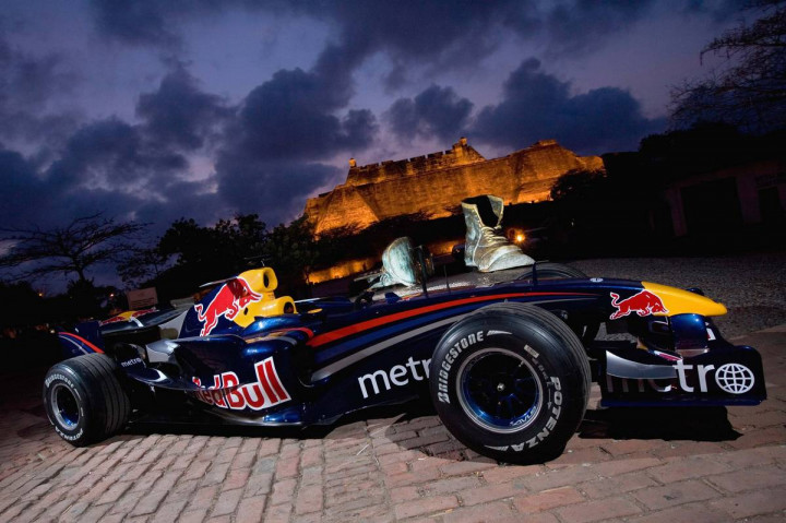 Vettel Frustrasi, Red Bull Minta Bantuan Toro Rosso