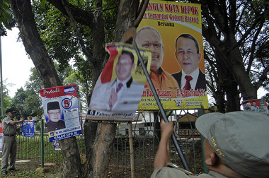 Cari Perhatian, Caleg Pasang Poster Foto Terbalik