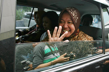 Risma Tolak Nyapres buat Urus Surabaya