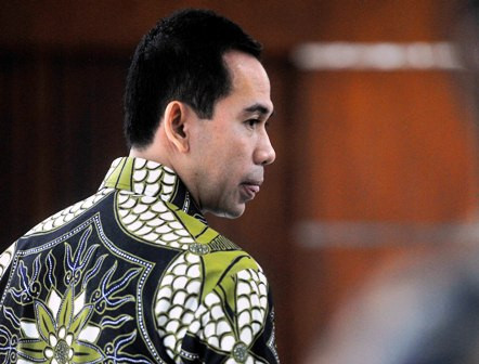 KPK Sita Truk Hino Milik Wawan