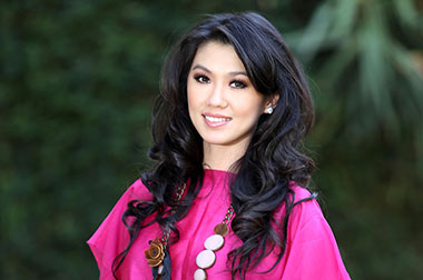 Joice Triatman Bersama Warga Bersihkan Lingkungan