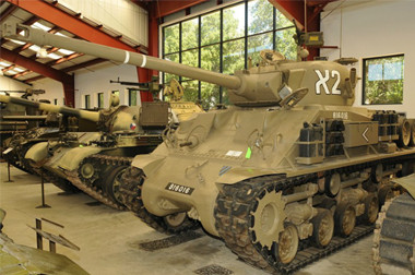 Ratusan Kendaraan Perang Jadul Akan Dilelang