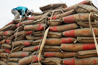 Hatta Minta Bea Cukai Usut Importir Semen Nakal