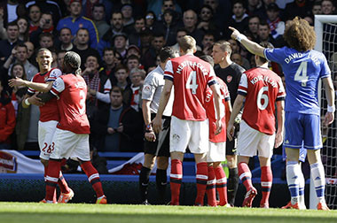 Kartu Merah Kieran Gibbs dan Chamberlain Dicabut