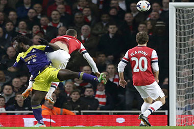 Gol Bunuh Diri Flamini Pupuskan Kemenangan Arsenal 