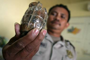 Granat Aktif Ditemukan di Dalam Lemari Pakaian