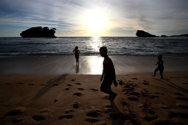 Warga Pesisir Pacitan Datangi BPBD Klarifikasi Tsunami