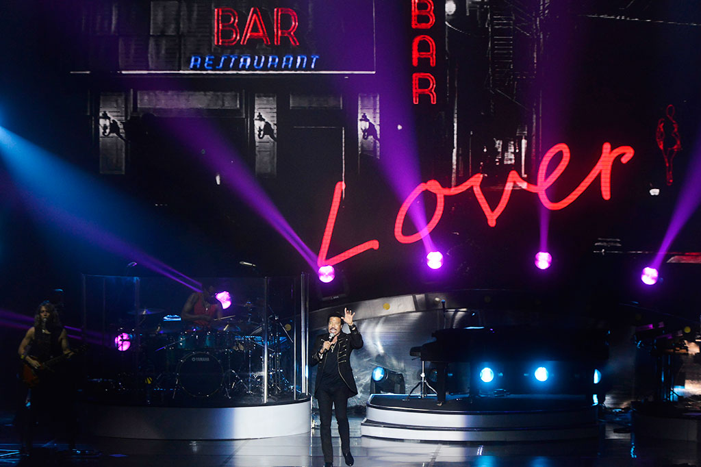 Lionel Richie Hibur Penggemarnya di JCC