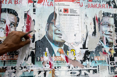 8.000 Lebih Atribut Kampanye Ditertibkan Satpol PP Jakbar