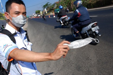 Minimalkan Kerusakan Paru-Paru dengan Memakai Masker