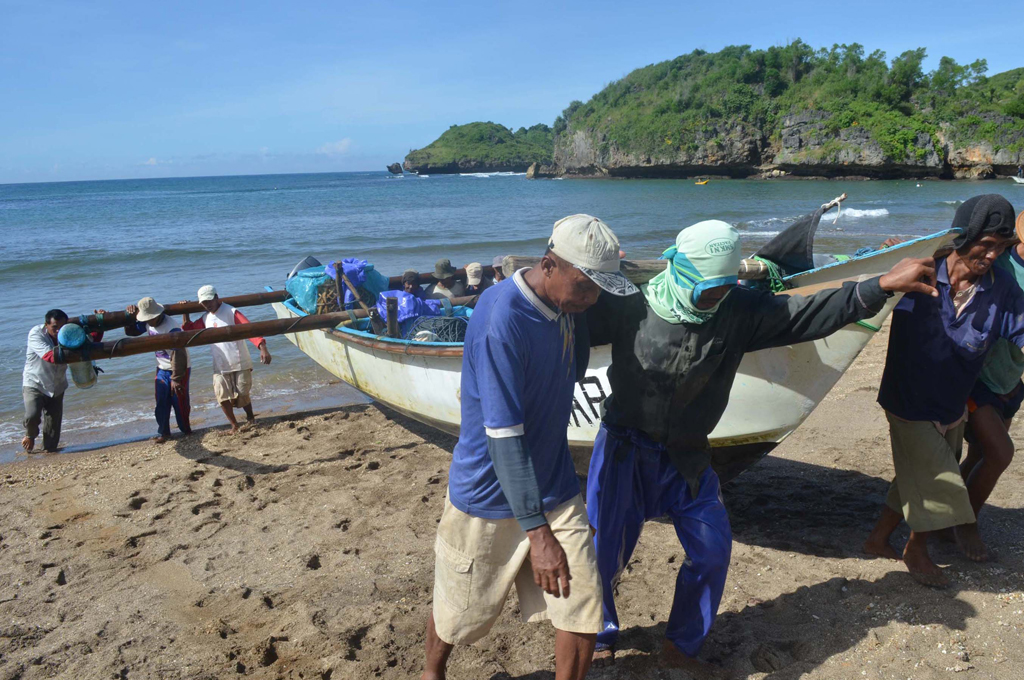 Nelayan Pacitan Pilih Melaut ketimbang Nyoblos