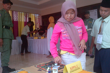 Pengungsi Syiah Sampang Bingung Harus Pilih Caleg DPRD Sidoarjo