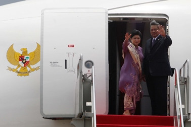 Ritual Pecah Kendi Sambut Pesawat Baru Presiden RI     