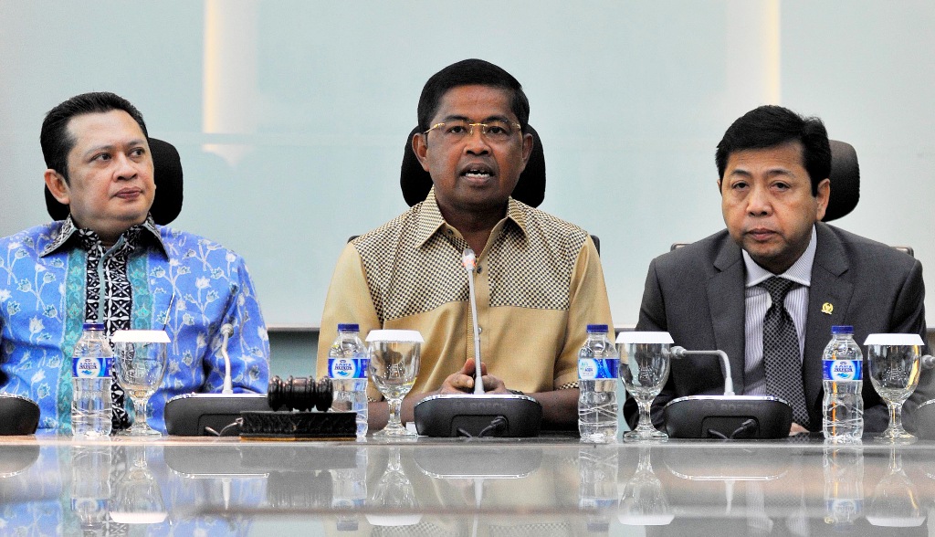 Idrus Marham (tengah), Setya Novanto (kanan) - ANT