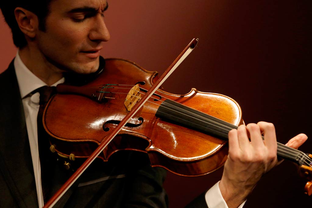 Biola Karya Antonio Stradivari akan Dilelang
