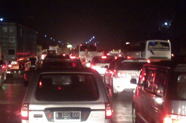 Lalin Tol Cikarang Padat Merayap Dua Arah