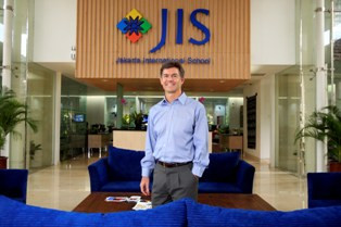 JIS Membantah Bersikap Tertutup