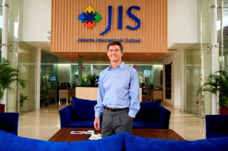 Alasan JIS Tertutup pada Media